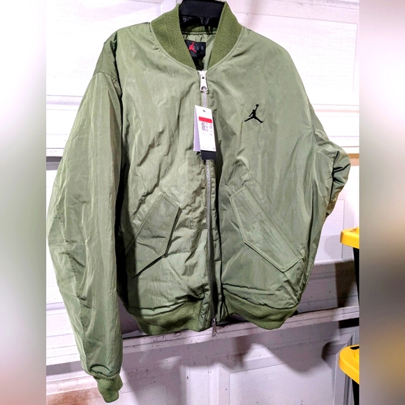 Nike Air Jordan Essentials Renegade Bomber Jacket Green Sz Large FB7316-340 $250
